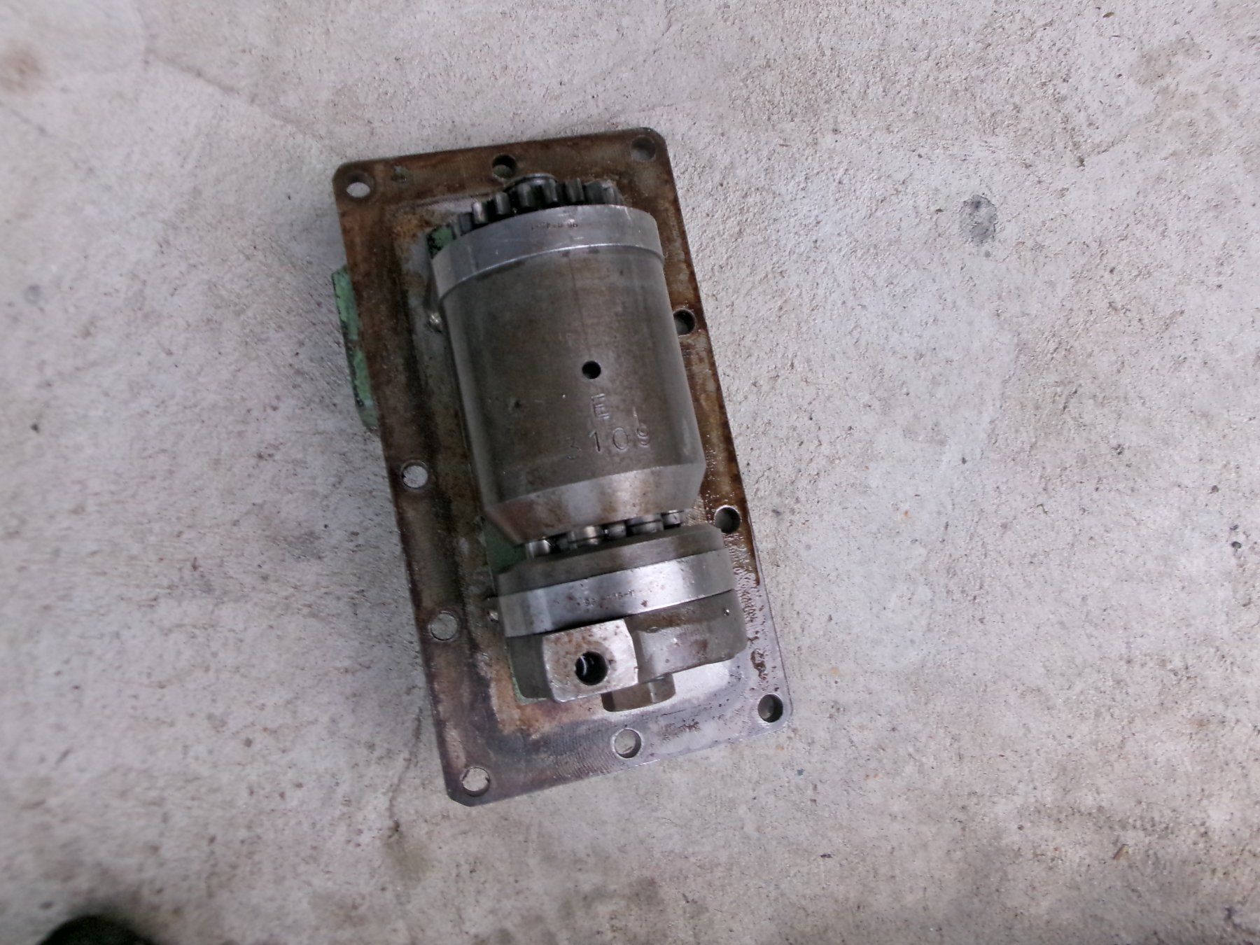 Bührer Tracteurs: Bührer Traktoren   E / Super  Typ  Hydraulikoelpumpe – D'occasion à Eschenbach SG par GM-29