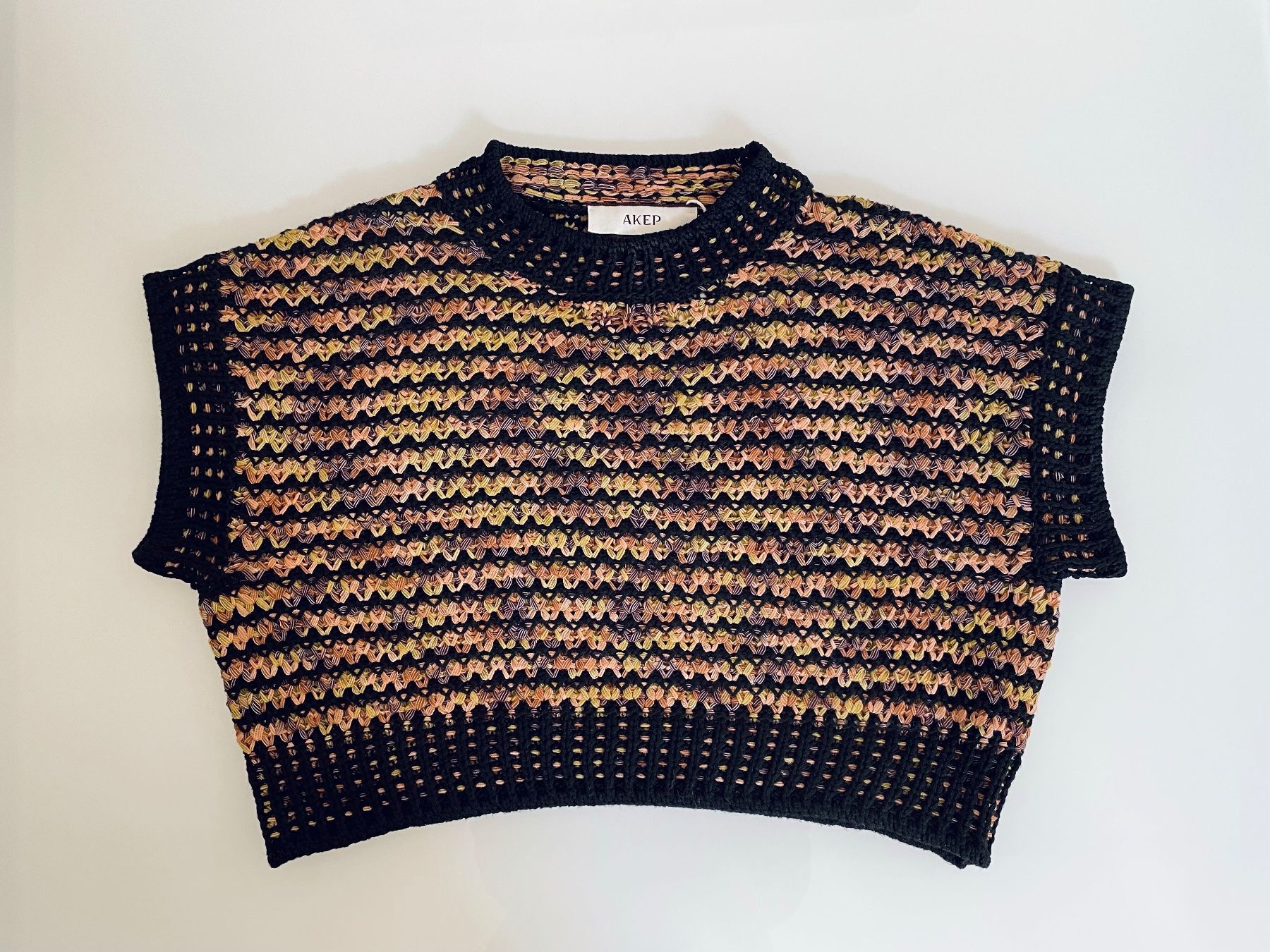 Top: Top AKÈP M multicolor crochet/cropped nuovo – Nuovo e nell'imballaggio originale da Bellinzona venduto da Sveva-Style-Hunter 2