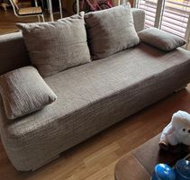 Robustes Schlafsofa mit großem Bettkasten