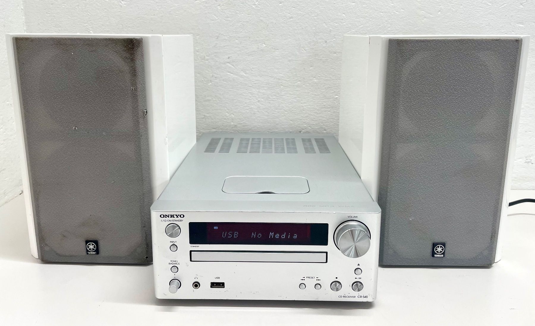 Onkyo Receiver: Onkyo CD receiver CR-545/ 2x Yamaha NX-E700 Speaker – Gebraucht aus Niederdorf von LeptonAG 1