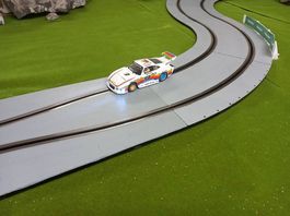 Porsche 935 K3 Apple Carrera Digital 132