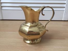 Dekorativer Krug aus Nachlass.