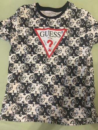 Guess T-Shirt mit Muster, Grösse 10, Top Zustand für Sommer
