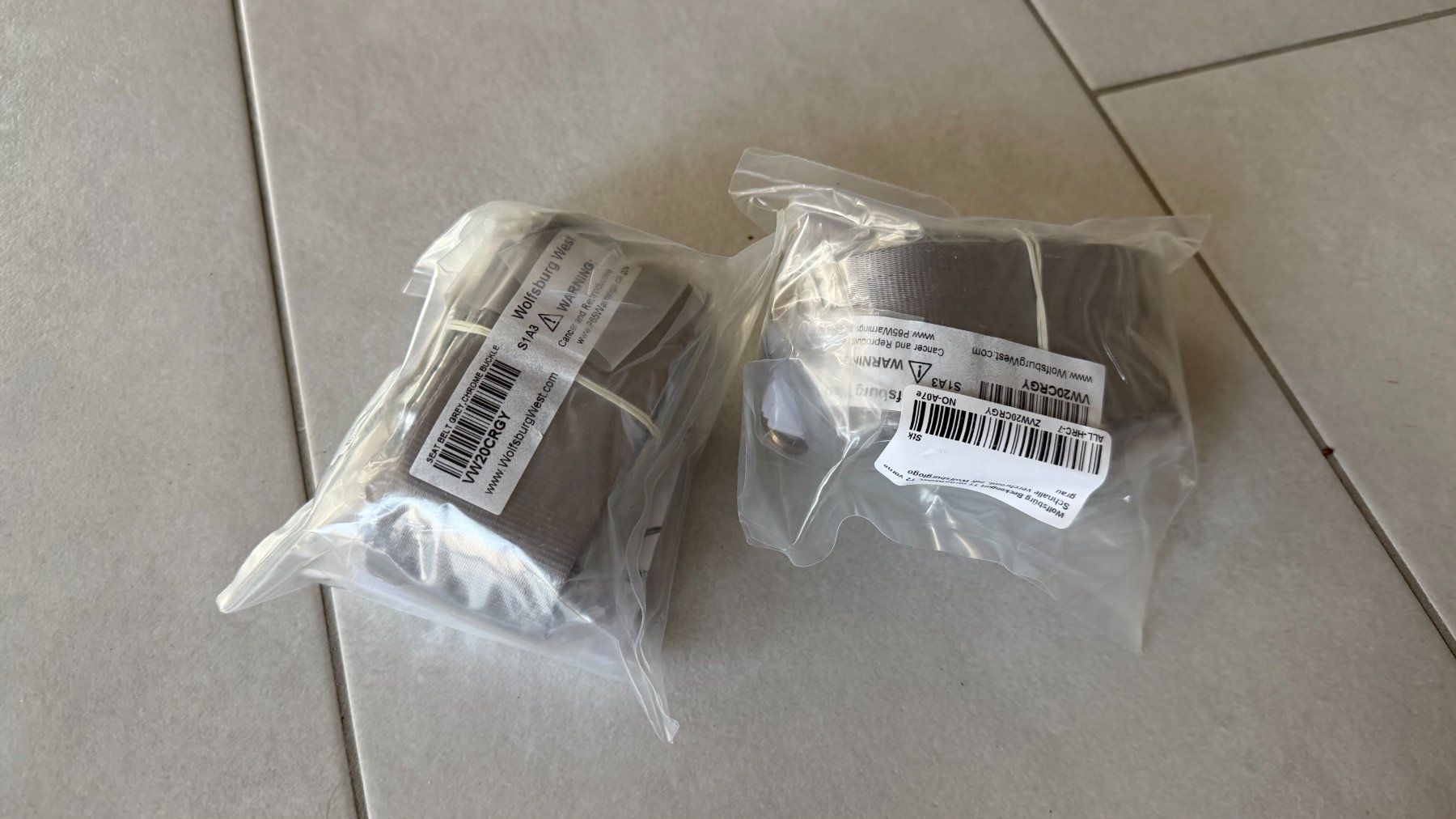 Volkswagen Alle Autoersatzteile: Wolfsburg Beckengurt T1 / Käfer vorne, Chrom / grau – Neu und originalverpackt aus Schüpfen von rafe02 1