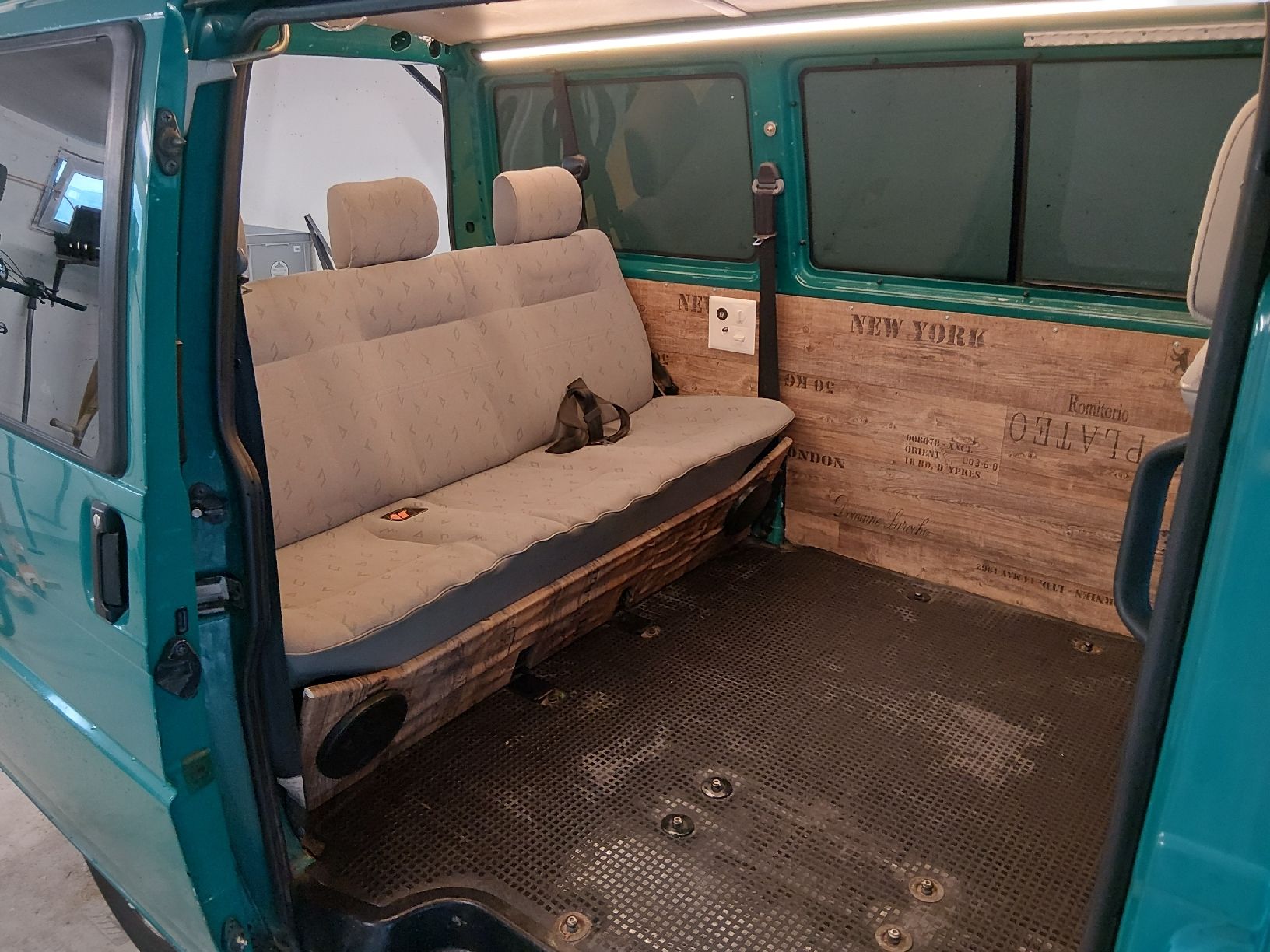 VW Automobili: VW T4 Syncro Swiss Profi mit Differenzialsperre – Usato da Wald ZH venduto da Beobachtungswagen 7