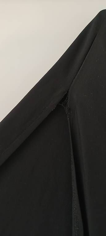 Maglioni & Felpe: Langer Khimar schwarz von horiya.store – Usato da Basel venduto da ukhtyy 1