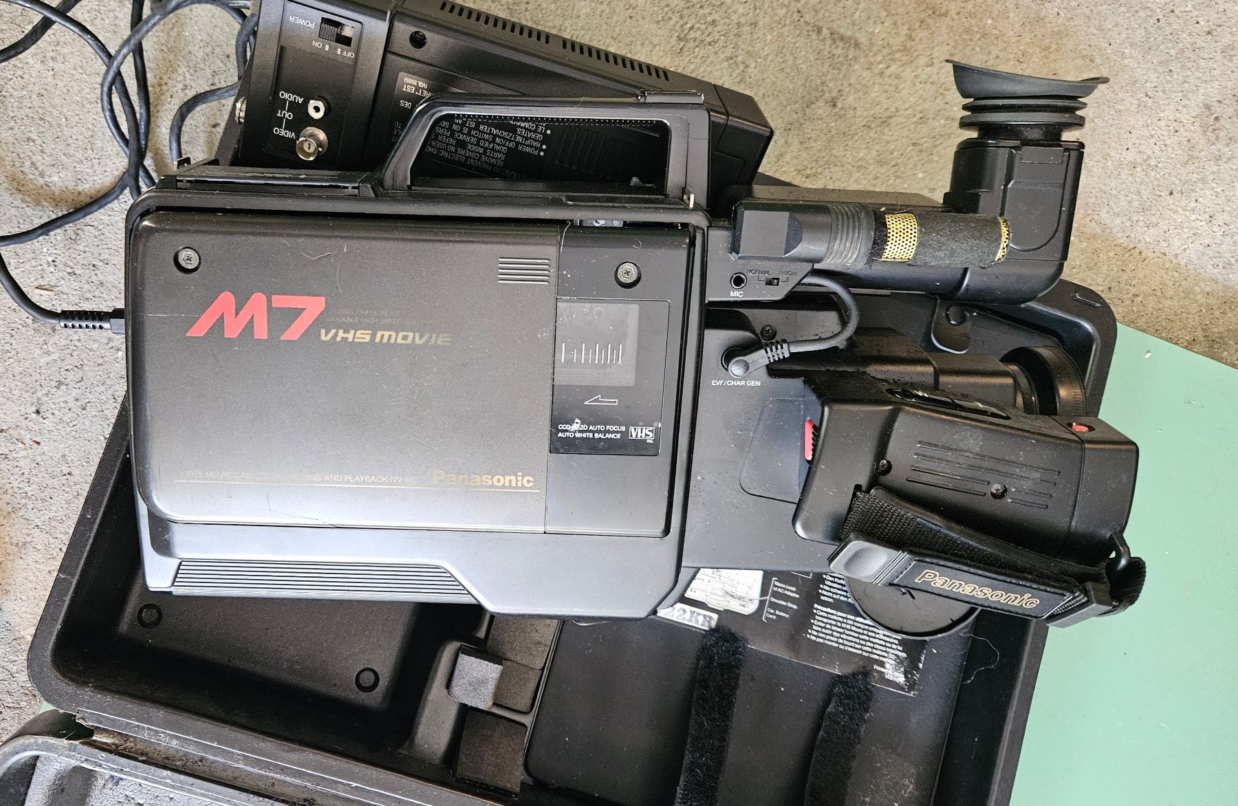 Panasonic Videocamere: Panasonic M7 VHS Video Camera Vintage – Difettoso da Bern venduto da Airwin 4
