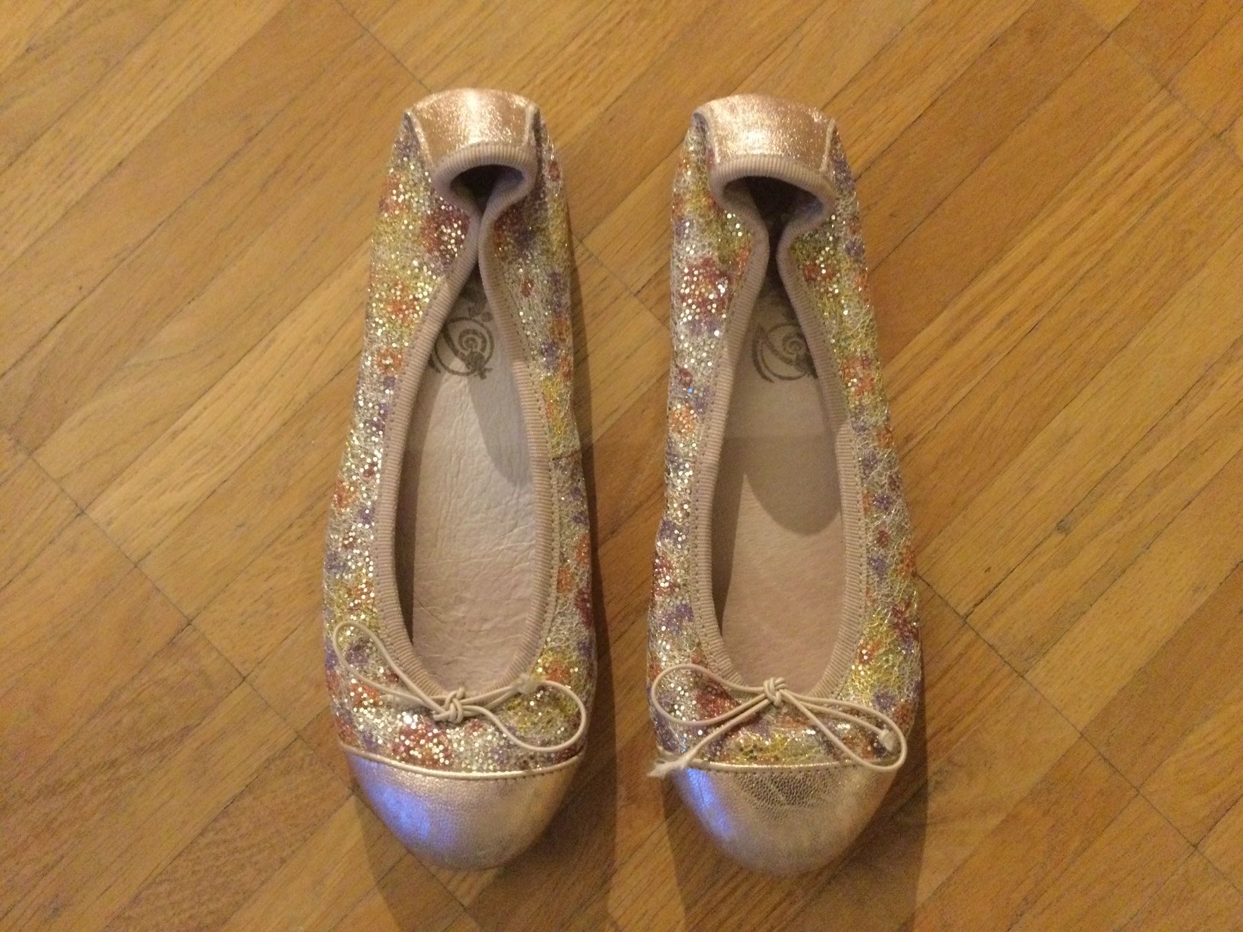 Schuhe für Mädchen: Ballerinas Mädchen, Gr 33 – Gebraucht aus Zürich von VorlonShadow 1
