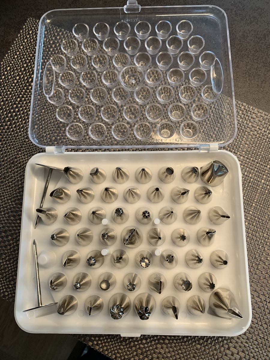 Teglie da forno: WILTON Spritztüllen 52-teilig – Usato da Recherswil venduto da Sey60