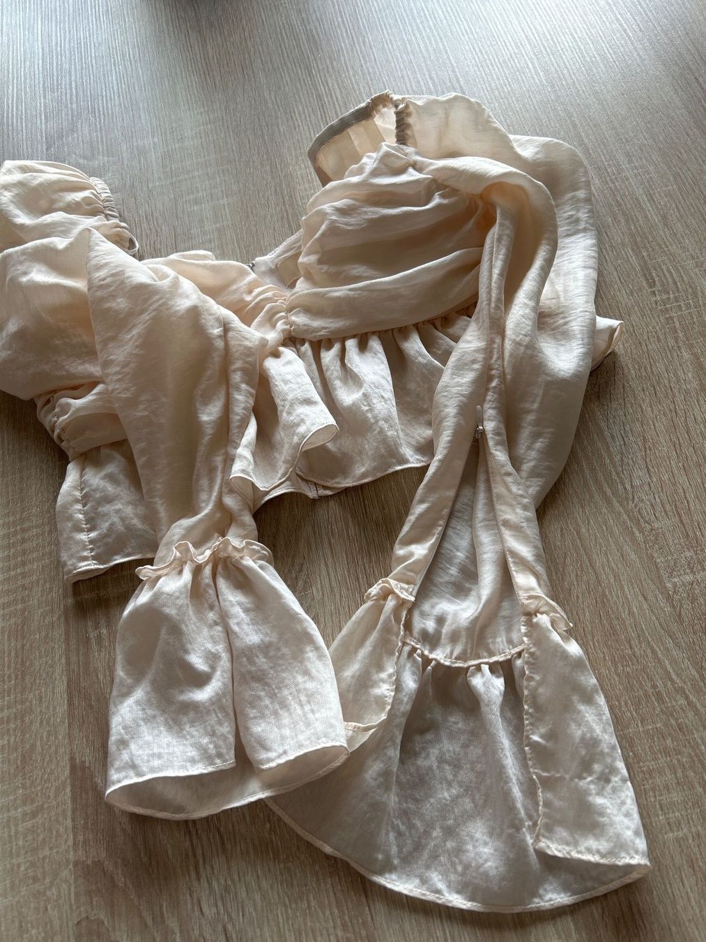H&M Camicette: Oberteil mit Raffung & Glockenärmeln hellbeige von H&M Gr.36 – Usato da Brunnen venduto da Nala2929 5