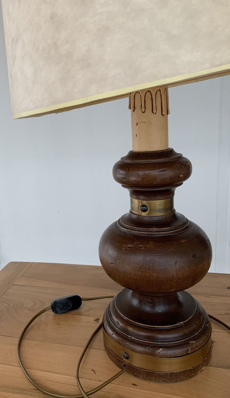 Lampade: Shabby Chic Tischlampe mit massivem Holzfuss – Usato da Birsfelden venduto da Emporio82 1