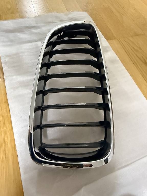 Tutti pezzi di ricambio auto: BMW 4er Kühlergrill Nieren – Usato da Regensdorf venduto da arm_2cb9 1