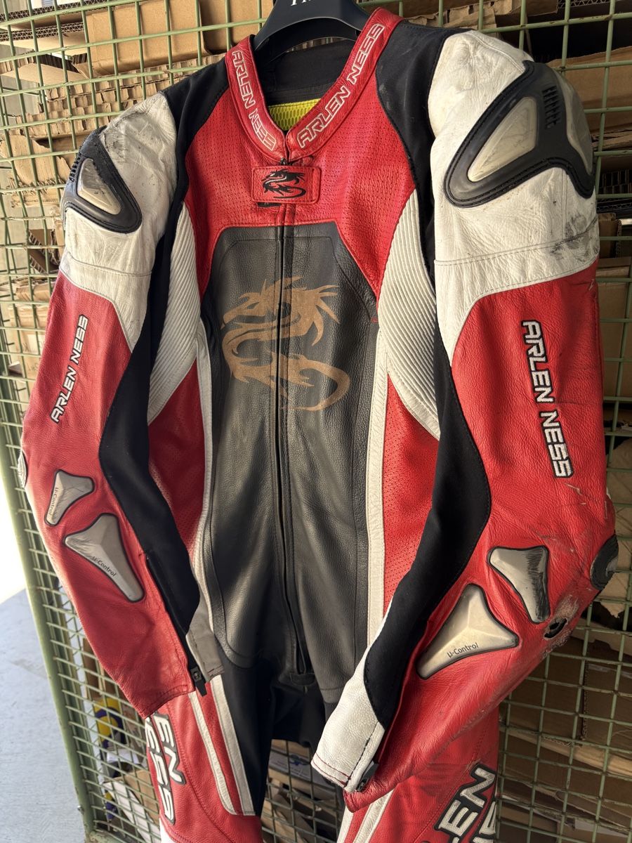 Toutes les pièces détachées moto: Combinaison racing Arlen Ness taille 56  – Défectueux à Cossonay-Ville par Jeromek 7