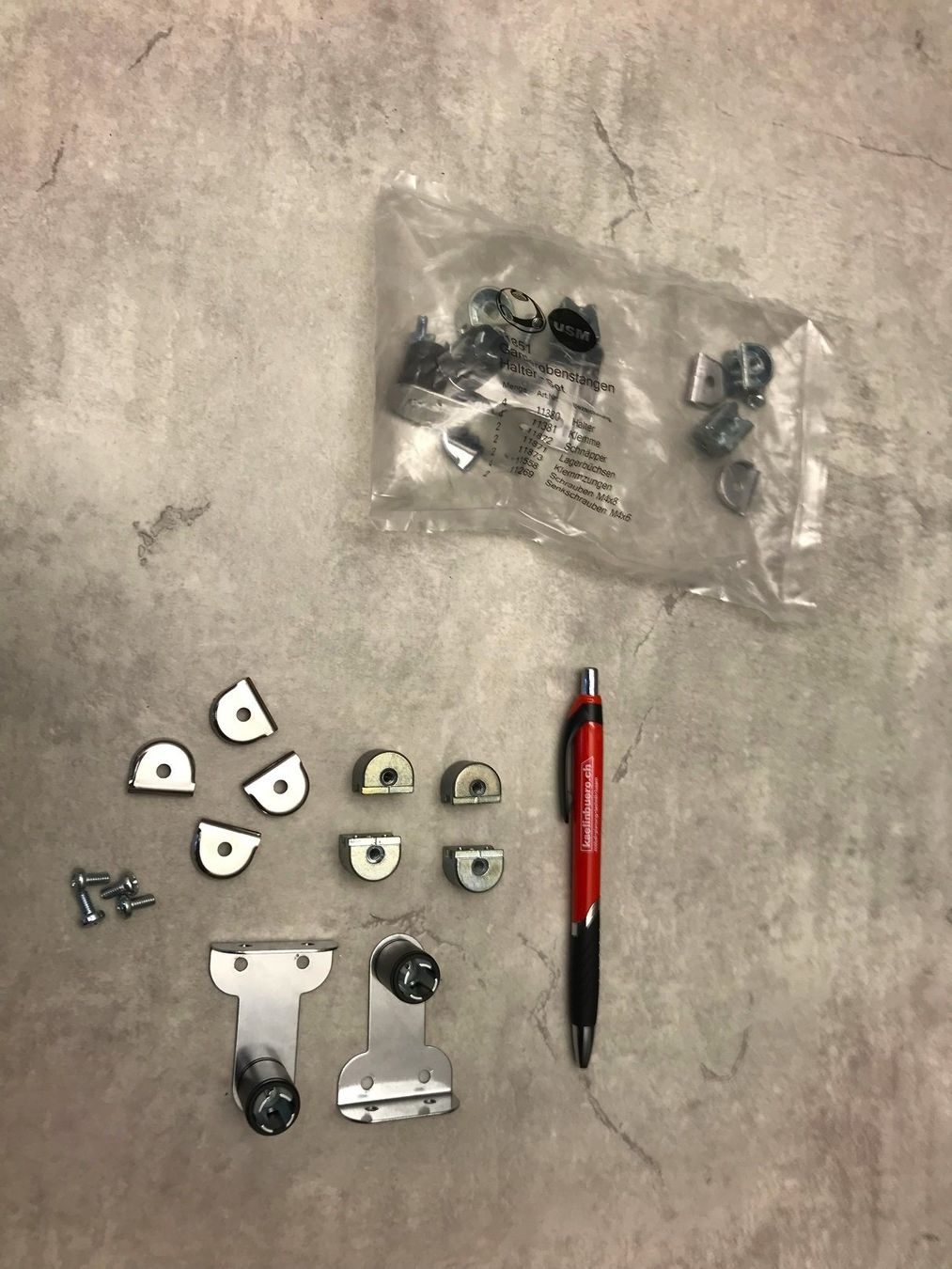 Tappetini per mouse: USM Haller Kleiderstangenset – Nuovo (secondo la descrizione) da Luzern venduto da lu1387