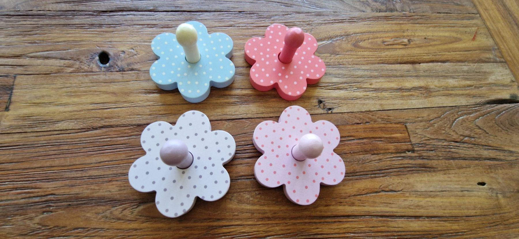 Vertbaudet Porte manteau: 4 Blumen Kleiderhaken – D'occasion à Zeiningen par rimoni
