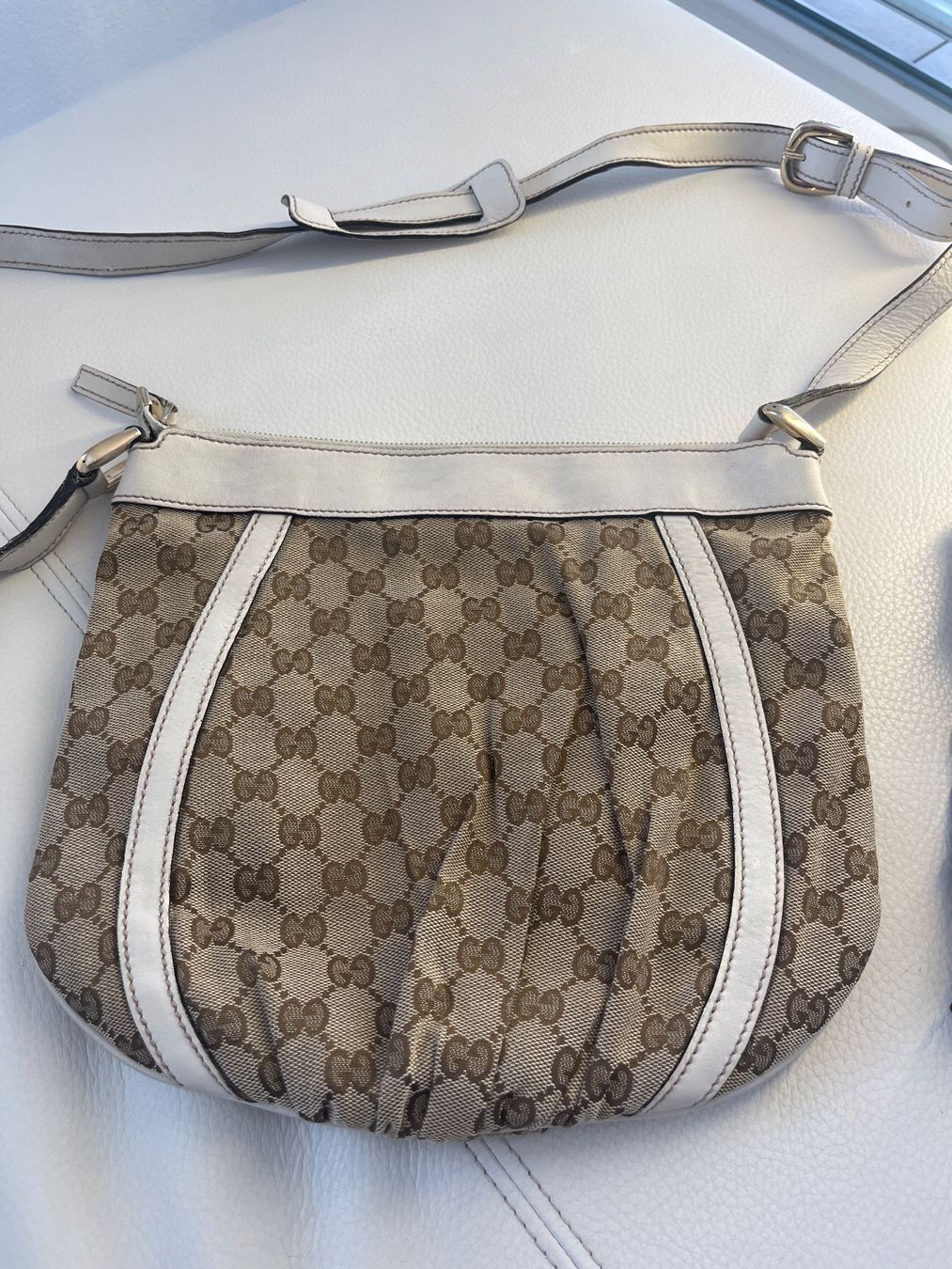 Gucci Sacs femmes: Gucci Abbey-D Ring Crossbody Bag – D'occasion à Sugiez par Vuitton_for_life 2