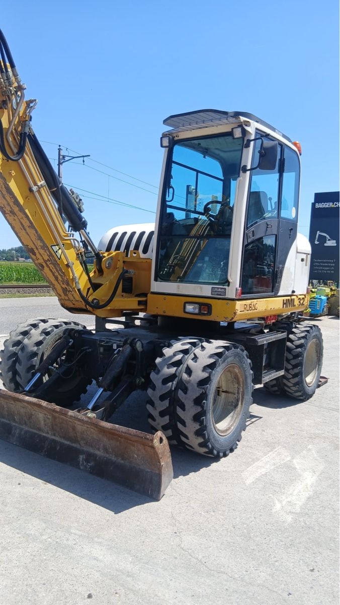Excavateurs: Pneu Bagger Schäff HML 32 – D'occasion à Niederbipp par baggerch 2