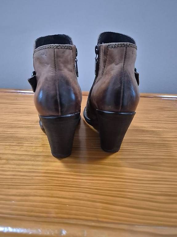 Damenschuhe: Damenstiefeletten. – Gebraucht aus Auenstein von mth_rp5y 2