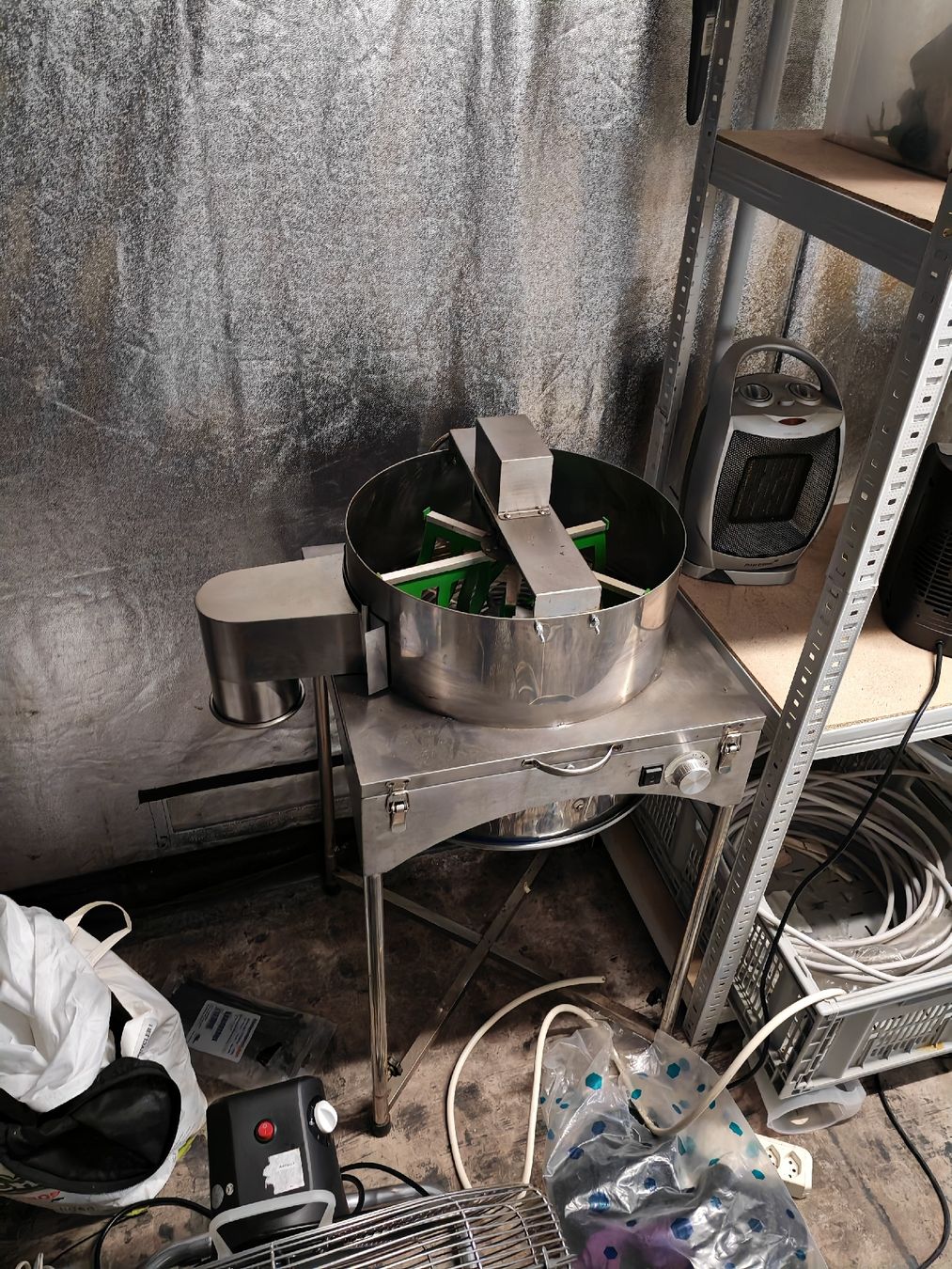 Growbox Sonstiges: Grow CBD Anzucht Material komplett! – Gebraucht aus Diepflingen von KellerAuktionen 4