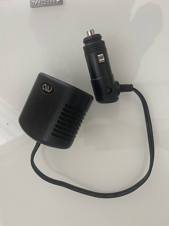 Chargeurs de batterie: Ladeadapter für 12 Volt – D'occasion à Escholzmatt par Jmazda0 1