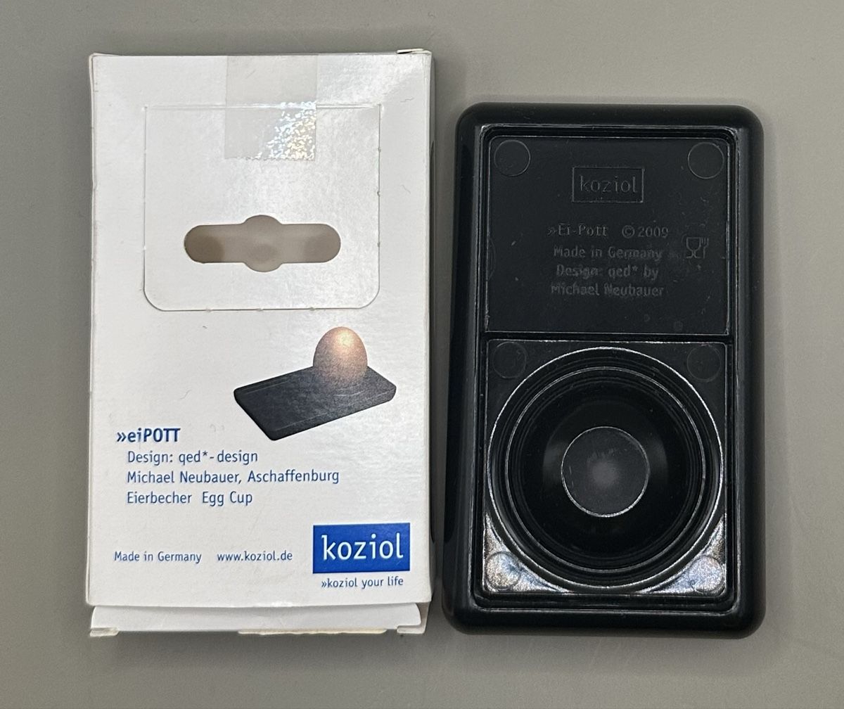 Koziol Altre Stoviglie: Koziol eiPott Eierbecher All Black (iPod-Design) OVP – Nuovo e nell'imballaggio originale da Rorschach venduto da aoteaora 1