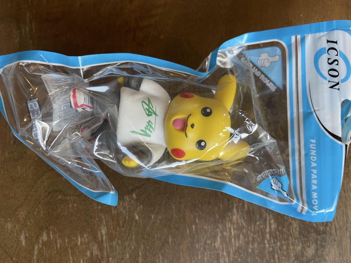 Giocattoli: Figurine Pikachu  Pokemon pop Nike air max – Usato da Genève venduto da Yasasa