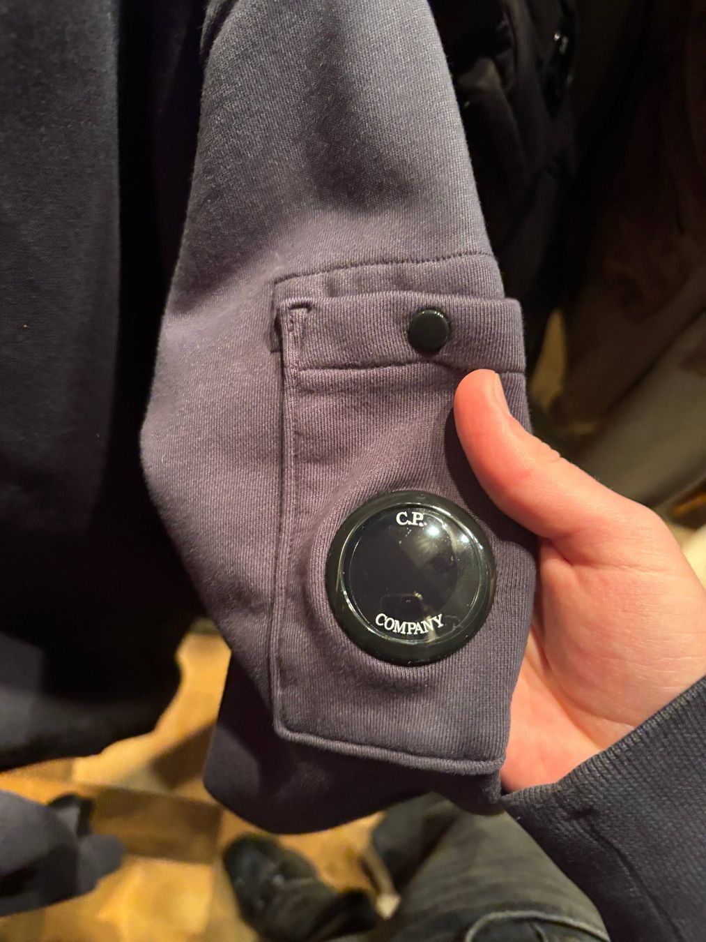 Maglioni & Felpe: Sweat-shirt navy eclipse  de CP Company – Nuovo e nell'imballaggio originale da Bulle venduto da sta_xr8k 1