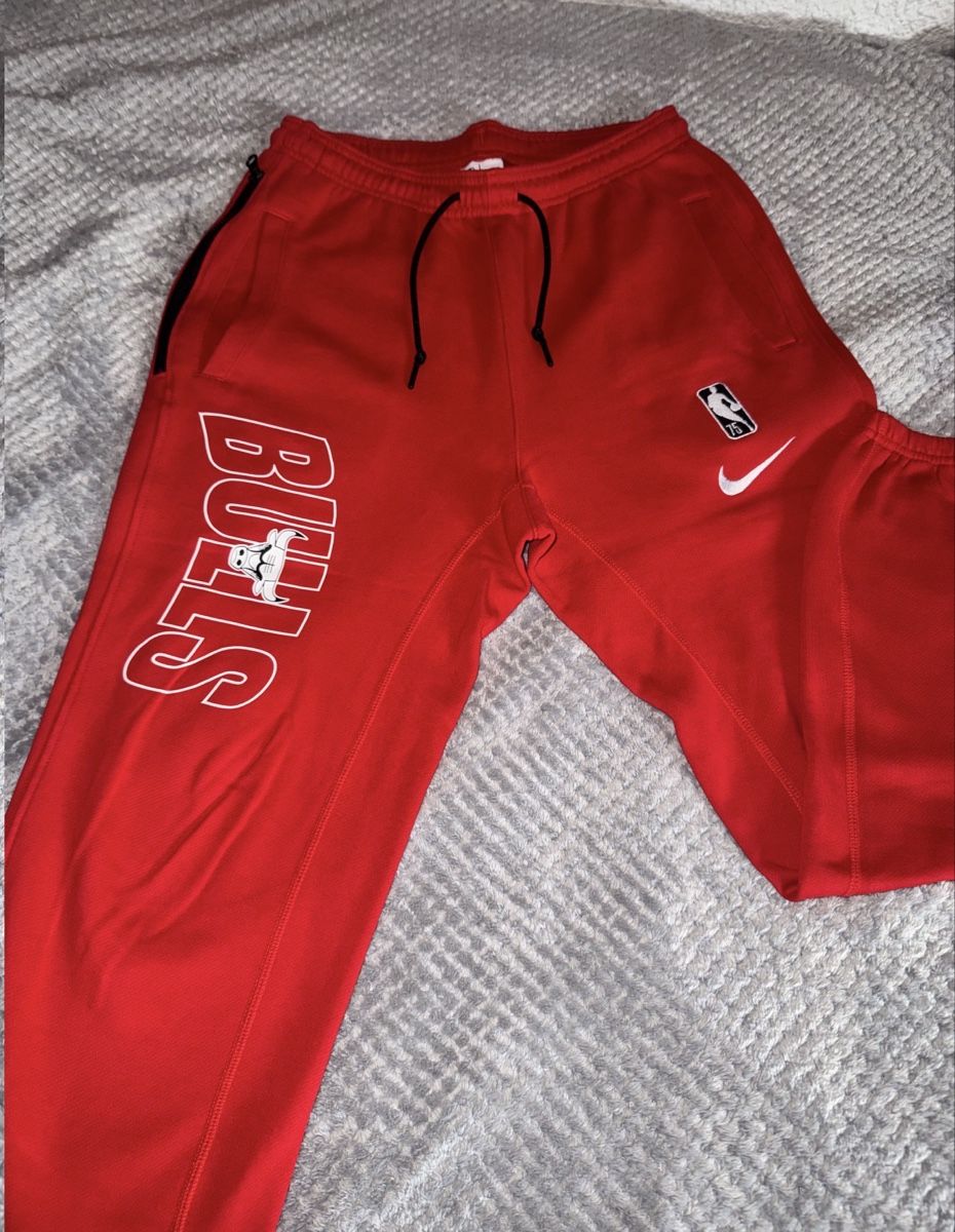 Pantaloni: PANTALON DE JOGGING CHICAGO BULLS – Usato da Aigle venduto da ama_n8k2 1