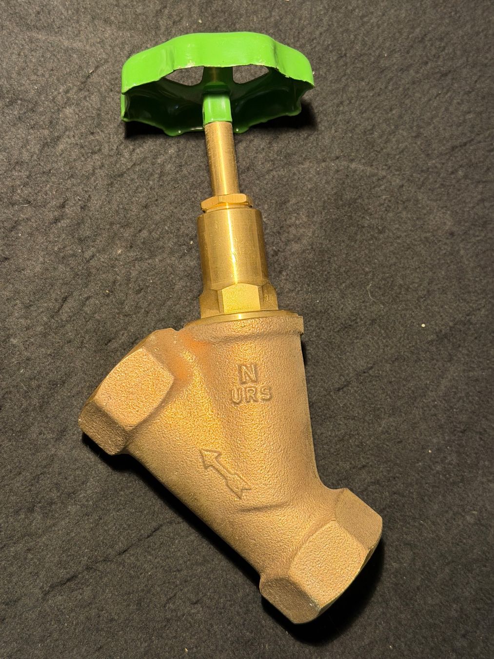 Rubinetteria: Schrägsitzventil Messing 1 Zoll mit grünem Handrad – Nuovo e nell'imballaggio originale da Niederrohrdorf venduto da ledergerber 1