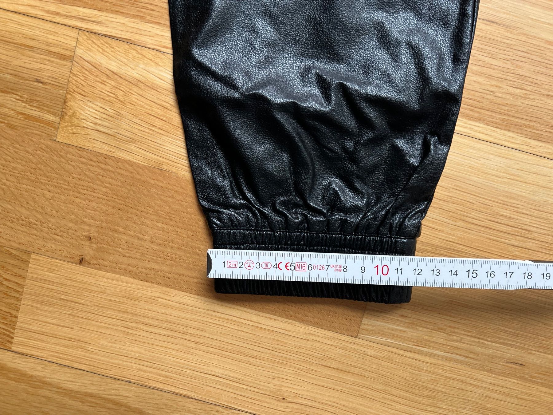 Only Pantaloni: Kunstlederhosen schwarz – Nuovo (secondo la descrizione) da Jona venduto da n.ferrari 6