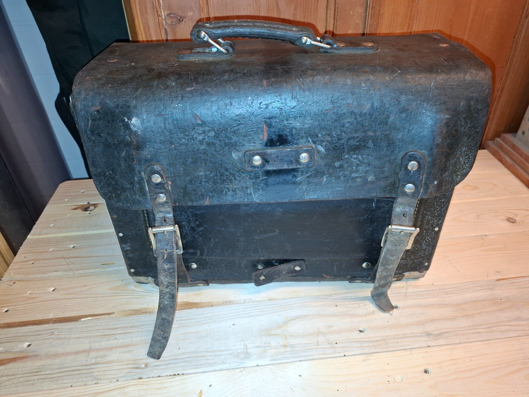 Reisekoffer: Vintage Leder Werkzeugtasche – Gebraucht aus Bilten von Garagenverkauf 2