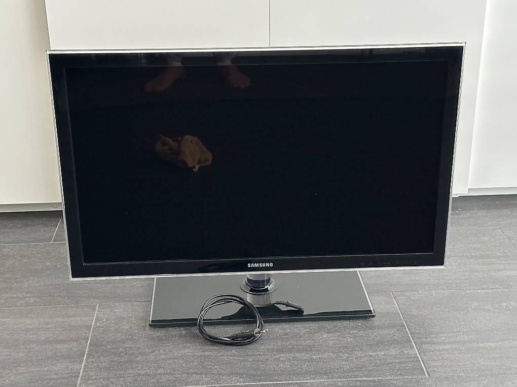 Samsung Televisori: Samsung LCD TV 32 (UE32D5000) – Usato da Affoltern am Albis venduto da Indicator