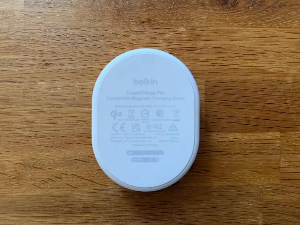 Belkin Ladegeräte: Belkin Boost Charge Pro Qi2 magnetische Ladestation – Gebraucht aus Büren an der Aare von Supercoast 1