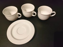 3 schlichte weisse Kaffeetassen inkl. Untertassen