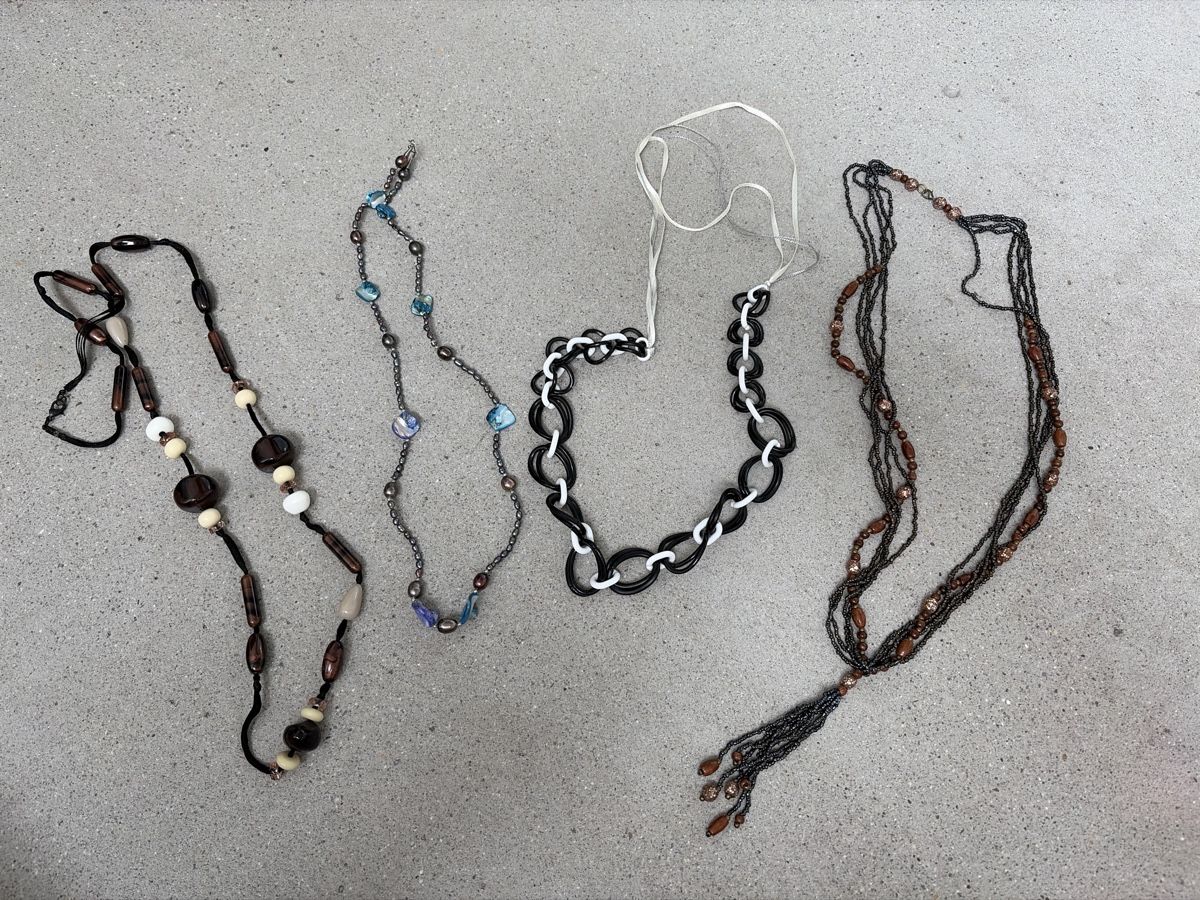 Catenine: 4 Modeschmuck Halsketten Set – Usato da Baden venduto da lupa5400