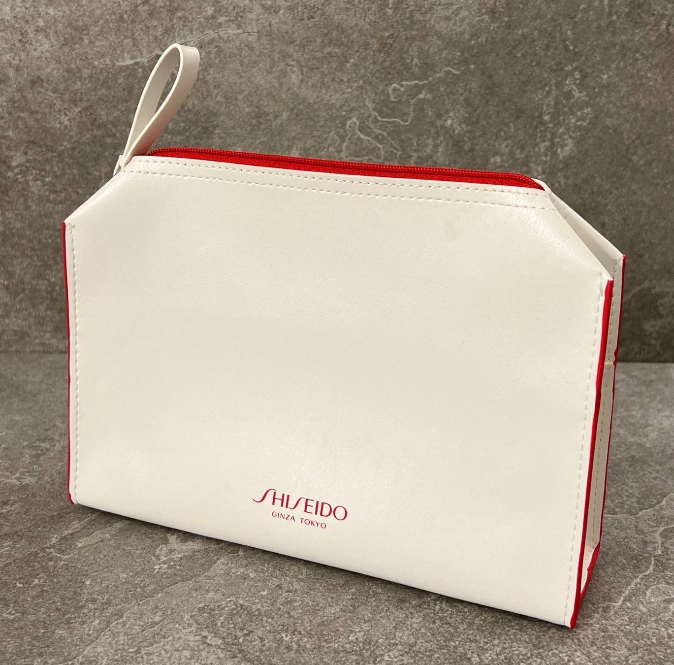 Chanel Custodie per cosmetici: Shiseido Necessaire in weiss-rot ... – Nuovo e nell'imballaggio originale da Klosters venduto da ClodiKL