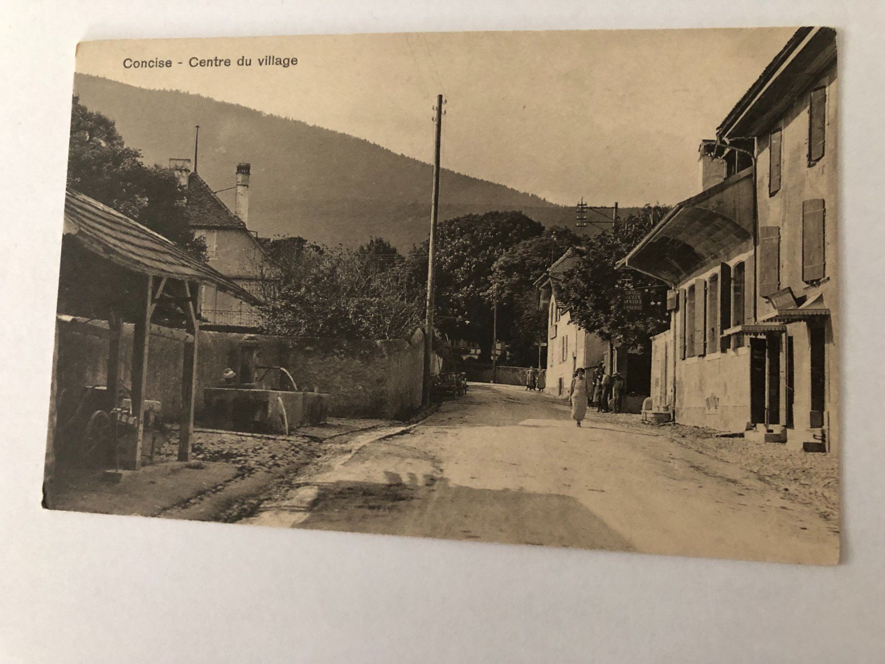 Ansichtskarten: Concise - Centre de village - – Gebraucht aus Pfäffikon ZH von Waltoversand