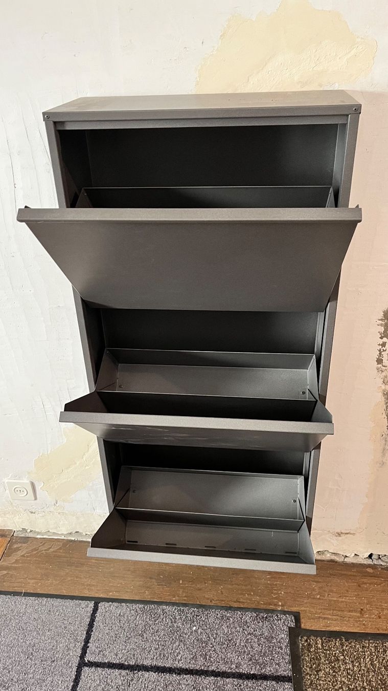 Armadi: Schuhschrank mit 3 Klappen – Usato da Pfeffingen venduto da Gascard 1