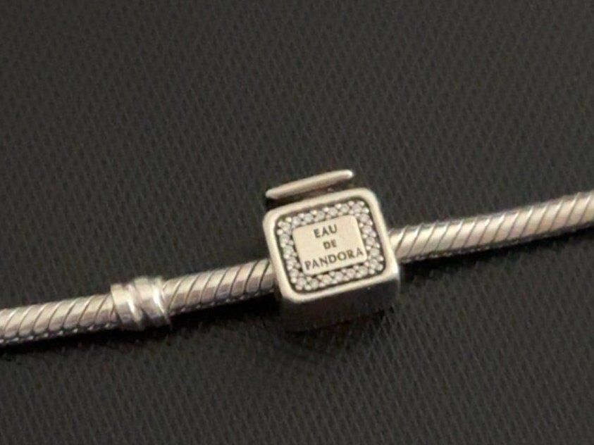 Pandora Ciondoli: Pandora Moments Charm - eau de pandora – Nuovo (secondo la descrizione) da Oftringen venduto da tola19 1