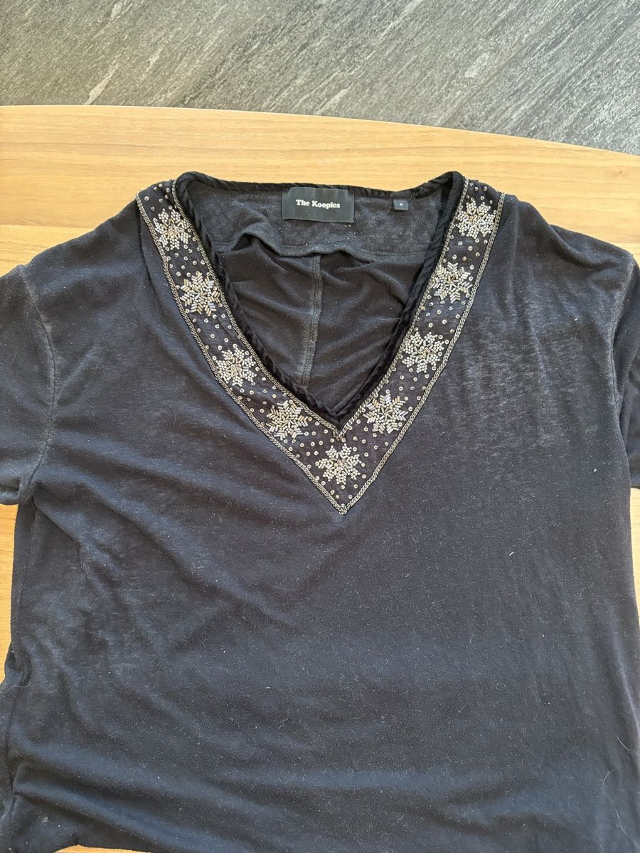 Kooples T-shirt: T shirt Kooples – Usato da Lausanne venduto da Soins 2
