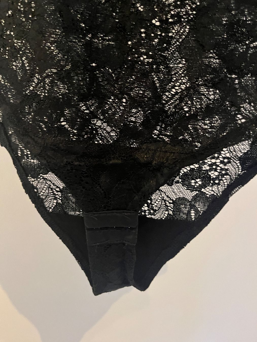 Top: Body en dentelle, noir – Usato da Savagnier venduto da taianab 4