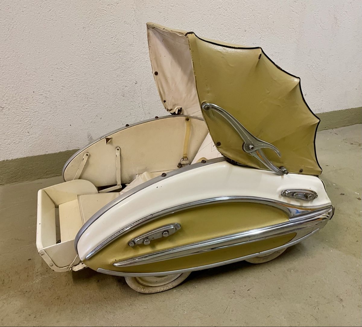 Carrozzine: Kinderwagen Royal Eka 50er Jahre  – Usato da Zofingen venduto da aninrenas