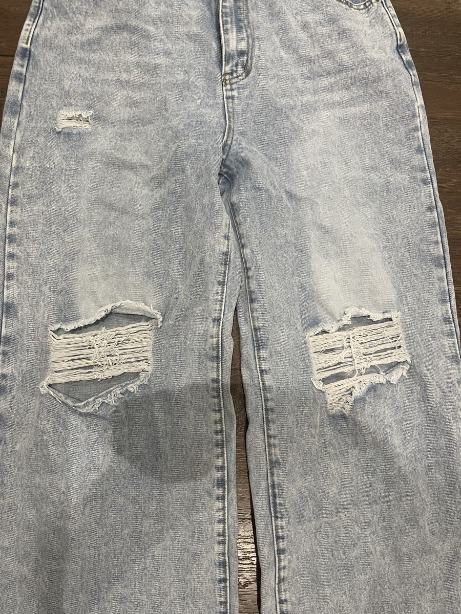 Shein Jeans: Damenjeans, hellblau, destroyed, Gr. L ab 4.- – Usato da Ennetaach venduto da Ustraessle 1