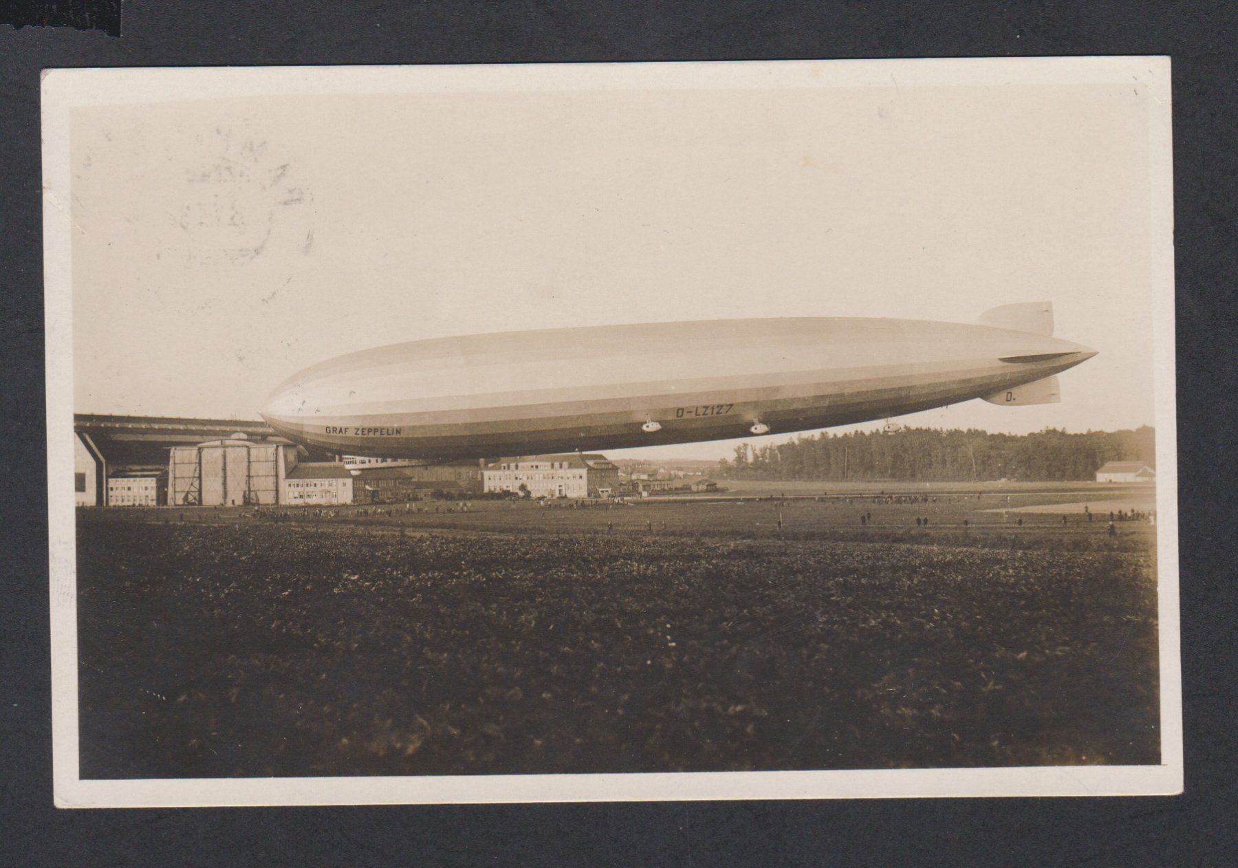 Cartoline postali: Zeppelin   :   alte Ansichtskarte – Usato da Vitznau venduto da Ropaku