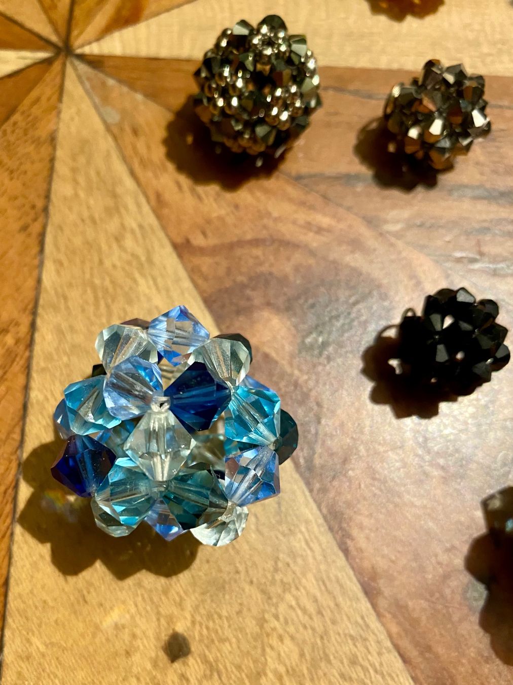 Ciondoli: Glitzernde Schmuck-Kristallkugeln, neu – Nuovo (secondo la descrizione) da Stadel b. Niederglatt venduto da sandart 2