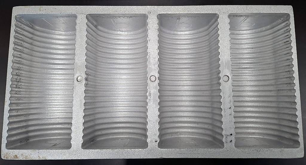 Teglie da forno: 4 x 4er Cakebackformen/Rehrückenformen – Usato da Lutzenberg venduto da mar_2jqn 1