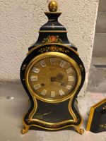 Neuenburger Pendule Le Castel mit Sockel