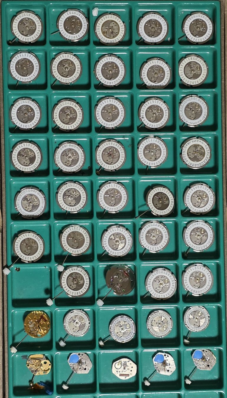Orologi: Lot mouvement EBOSA 700-701 – Usato da La Chaux-de-Fonds venduto da mem_l6xm 1