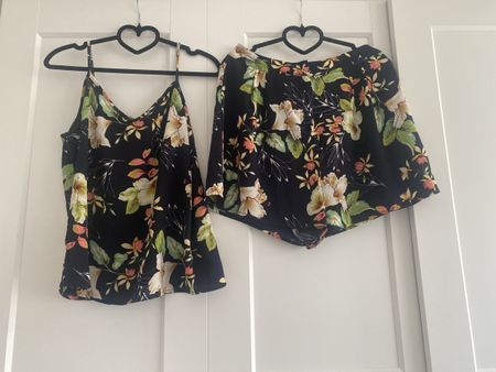 Sommer Set Jacqueline de Yong schwarz Blumen Grösse 38 & 36