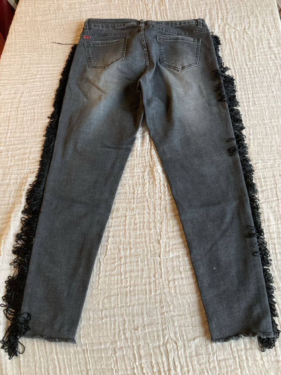 Jeans: Coole Castro Jeans mit Fransen, Grösse 40 - Neuwertig! – Gebraucht aus grüningen von Luchs07 1